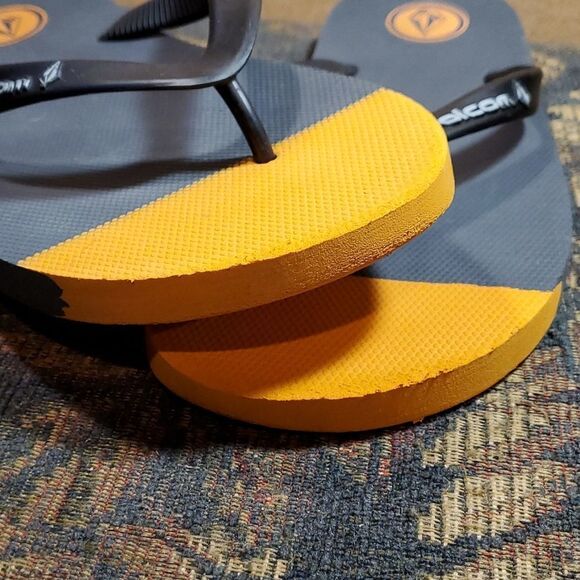 Volcom Flip Flop Sandals Orange and Charcoal Grey Size 10/11 - Picture 4 of 6